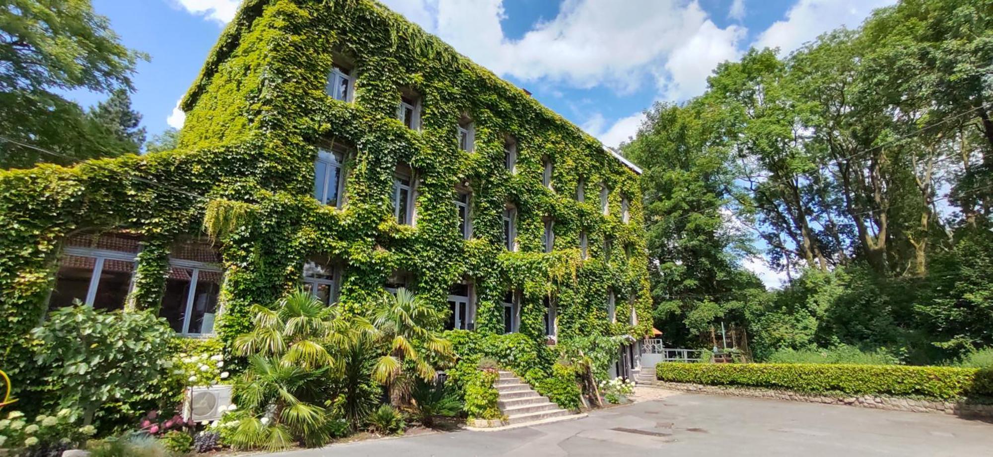 Logis Hotel-Restaurant - Le Moulin D'Artres Экстерьер фото